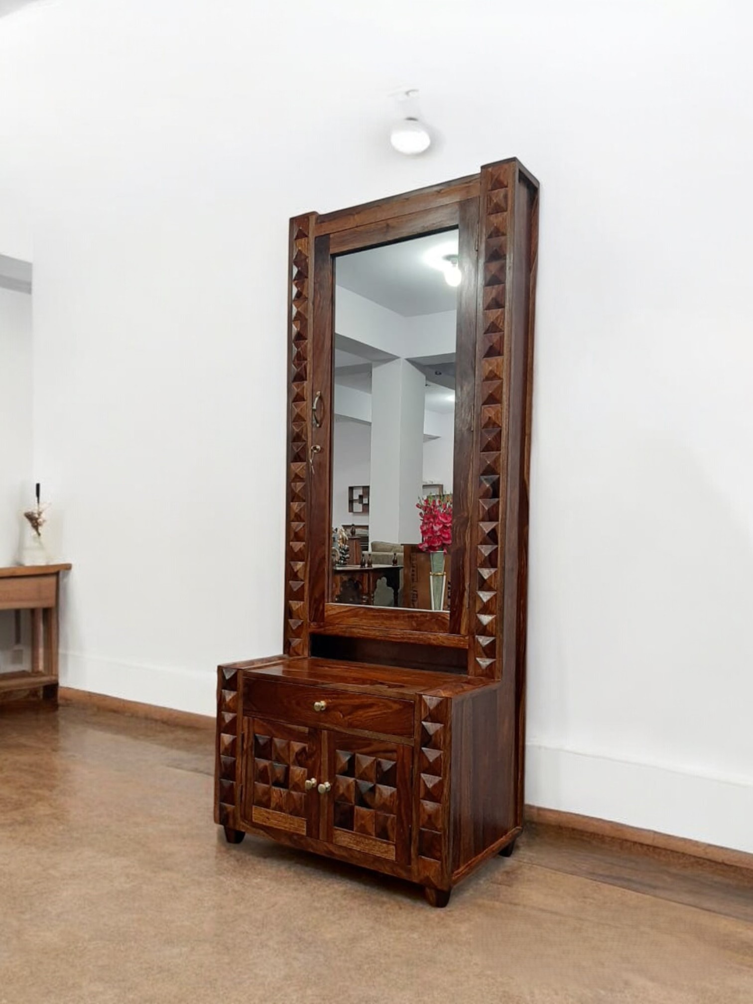 Round Diamond Wooden Dressing Table
